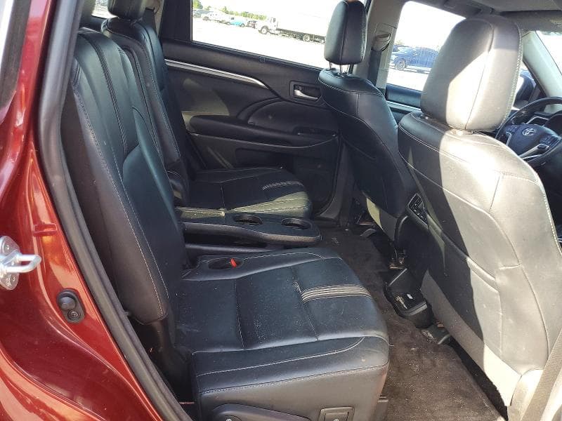 2017 TOYOTA HIGHLANDER SE 11
