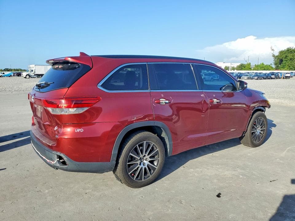 2017 TOYOTA HIGHLANDER SE 3