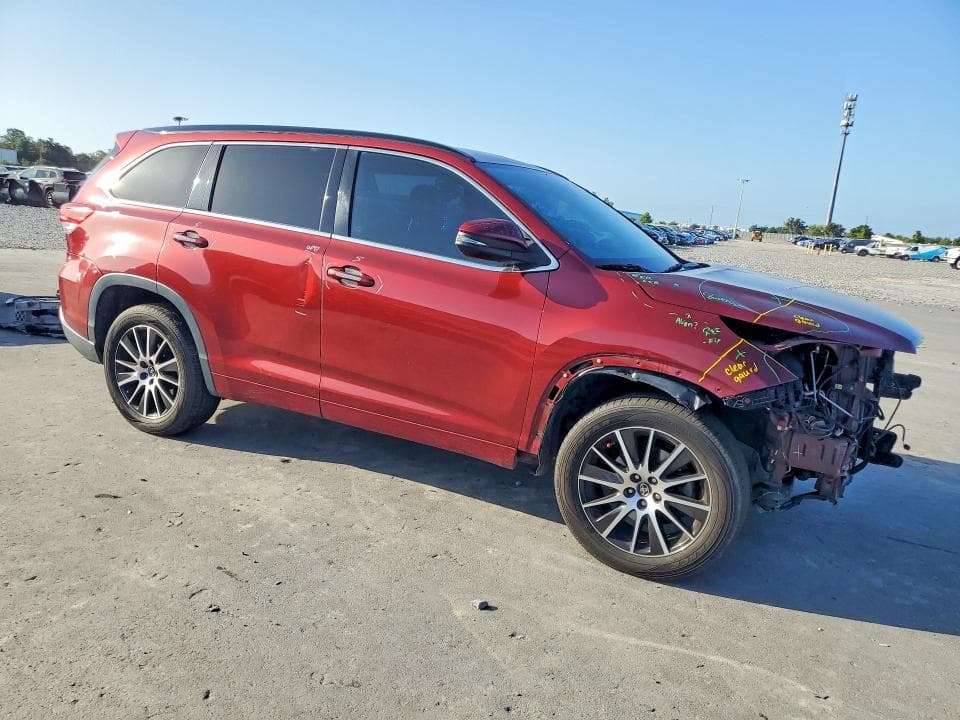 2017 TOYOTA HIGHLANDER SE 4