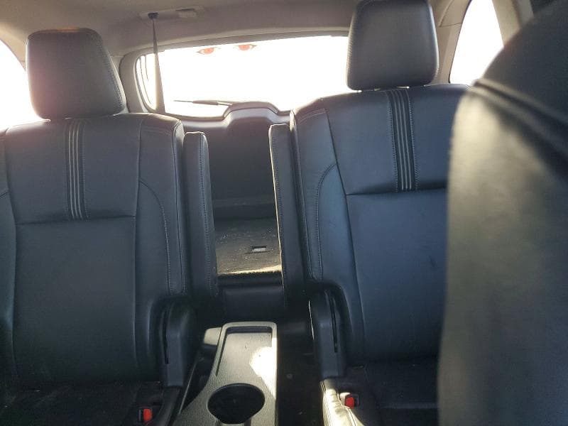 2017 TOYOTA HIGHLANDER SE 10