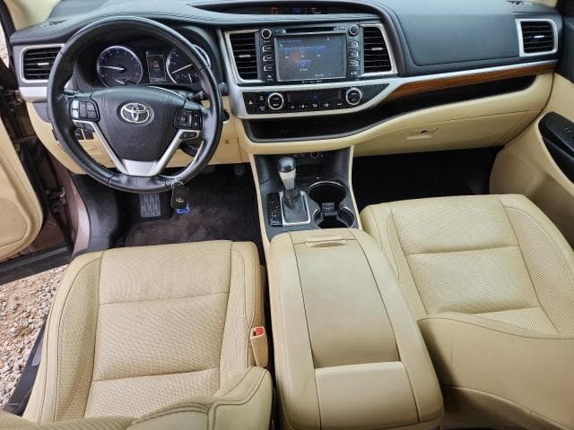 2017 TOYOTA HIGHLANDER LIMITED LIMITED 8