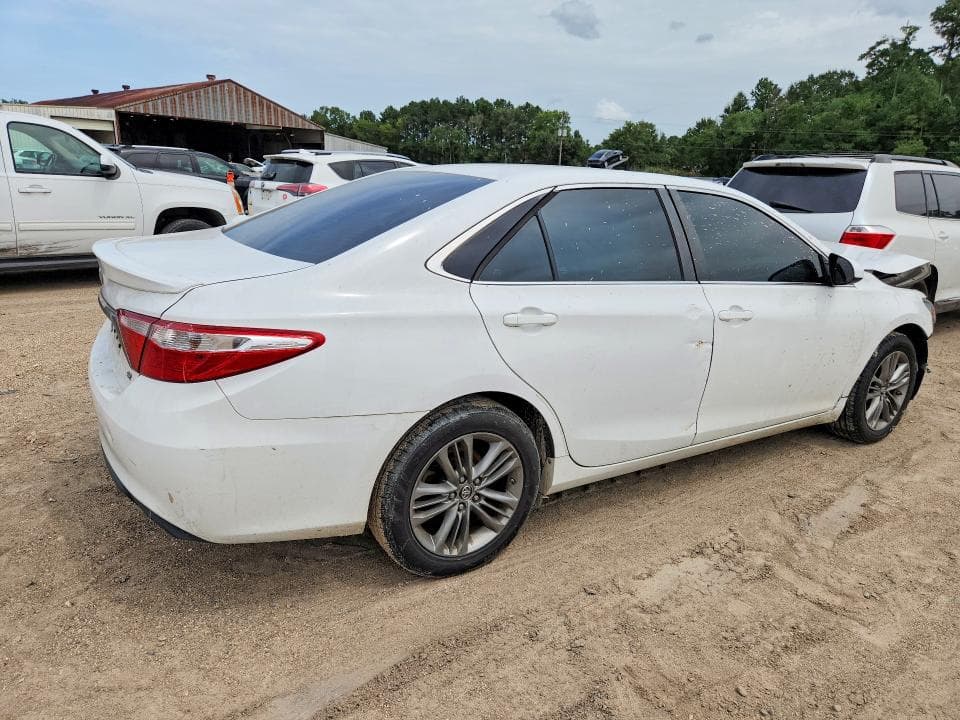 2017 TOYOTA CAMRY SE 3
