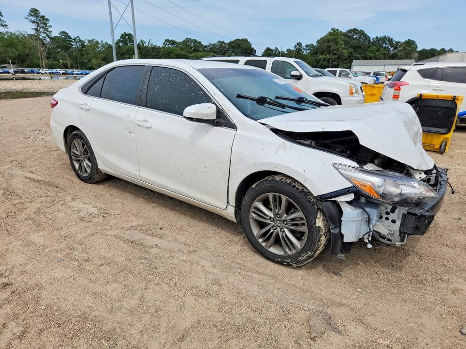 2017 TOYOTA CAMRY SE 4