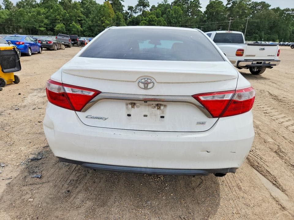 2017 TOYOTA CAMRY SE 6