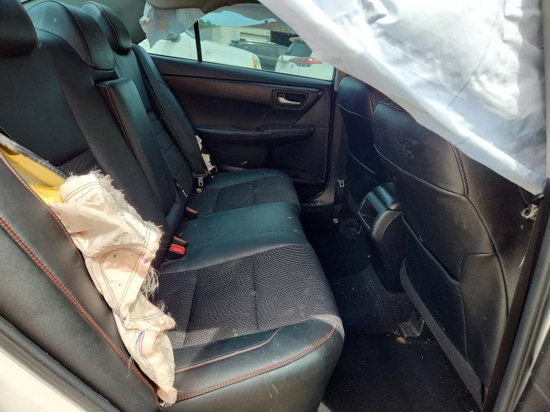 2017 TOYOTA CAMRY SE 10