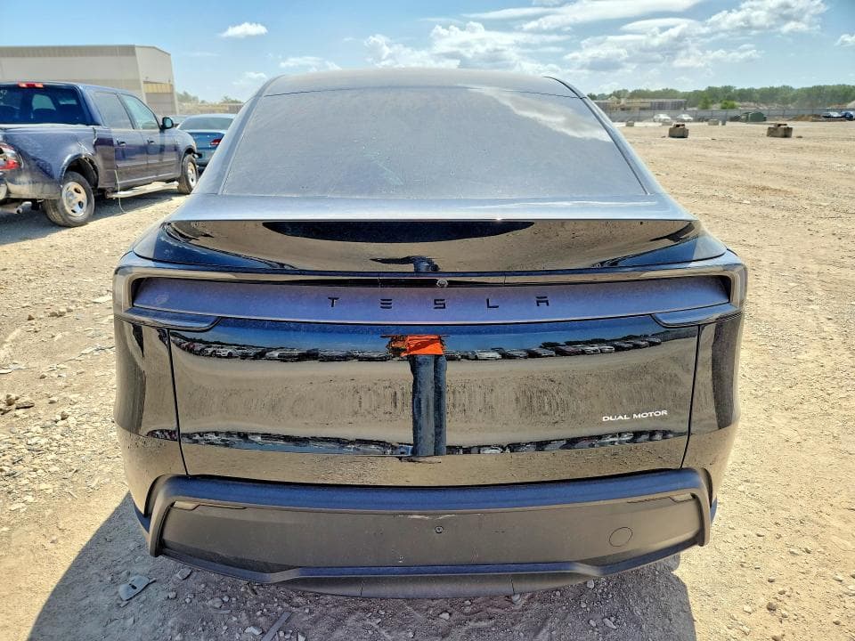 2026 TESLA MODEL Y 6