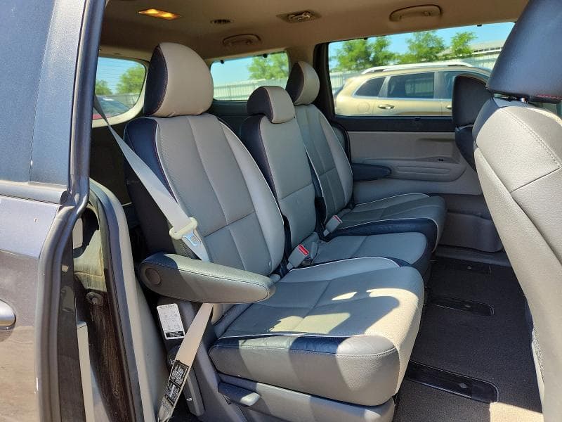2017 KIA SEDONA LX 11