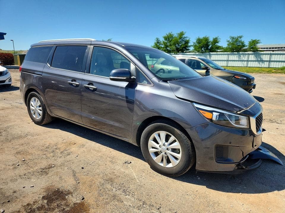 2017 KIA SEDONA LX 4