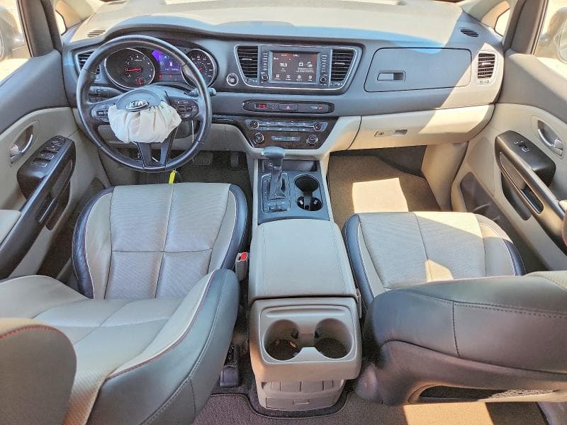 2017 KIA SEDONA LX 8