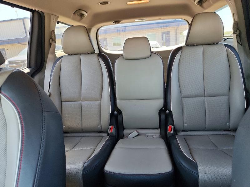 2017 KIA SEDONA LX 10