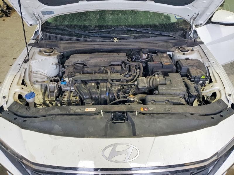 2025 HYUNDAI ELANTRA SEL 11
