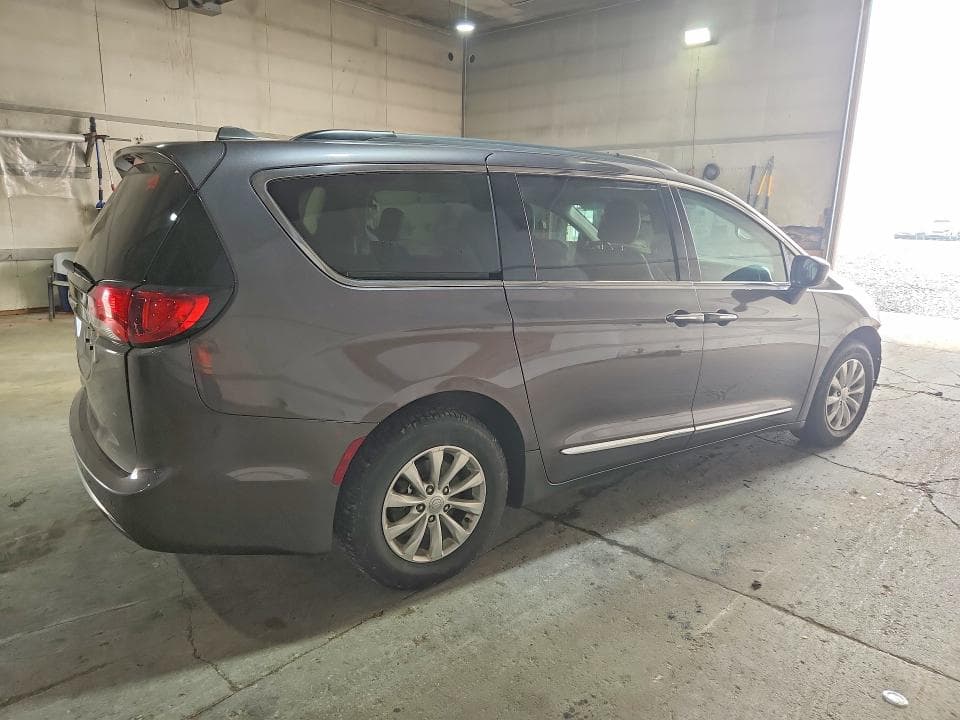 2017 CHRYSLER PACIFICA TOURING L 3