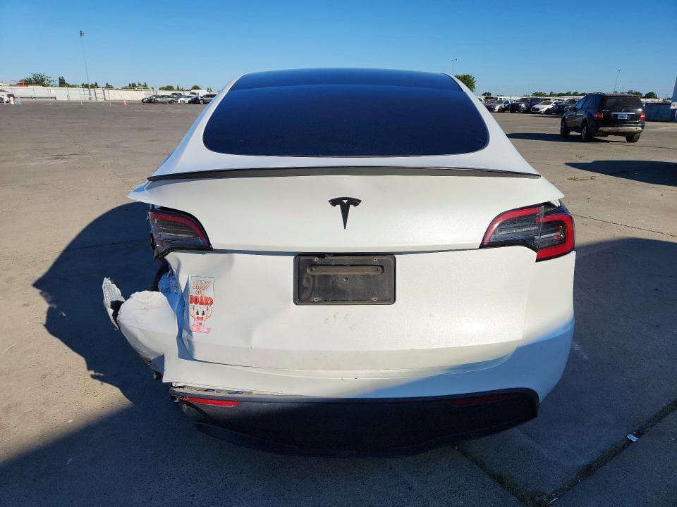 2025 TESLA MODEL Y 6