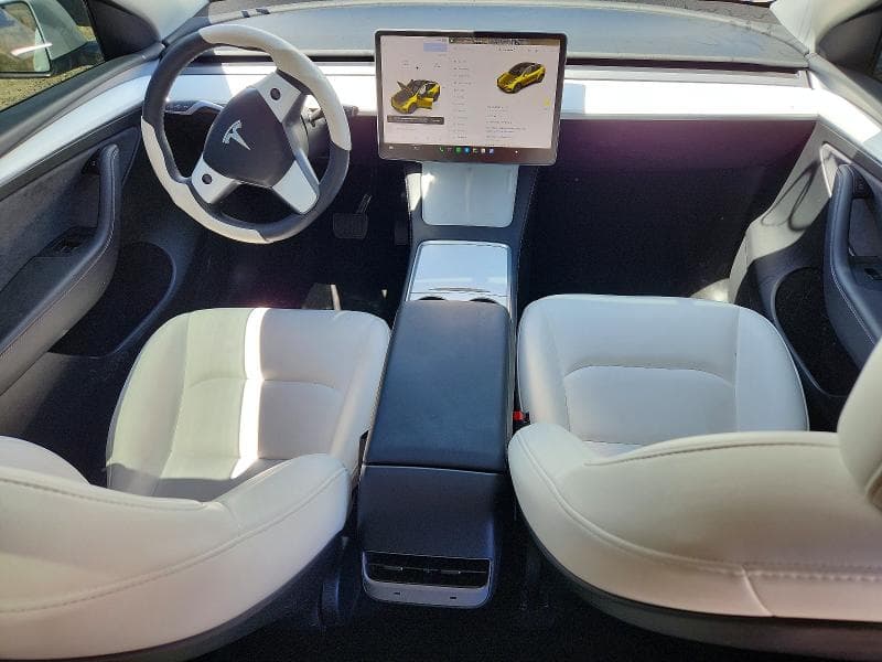 2025 TESLA MODEL Y 8