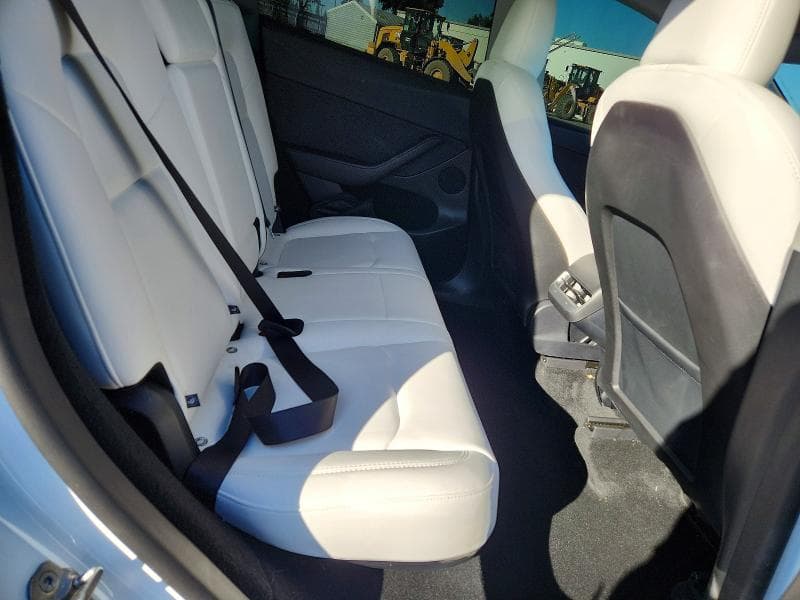 2025 TESLA MODEL Y 10