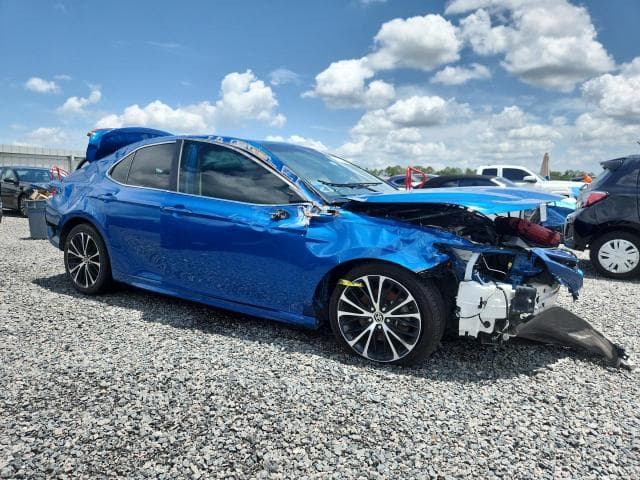 2020 TOYOTA CAMRY SE 4