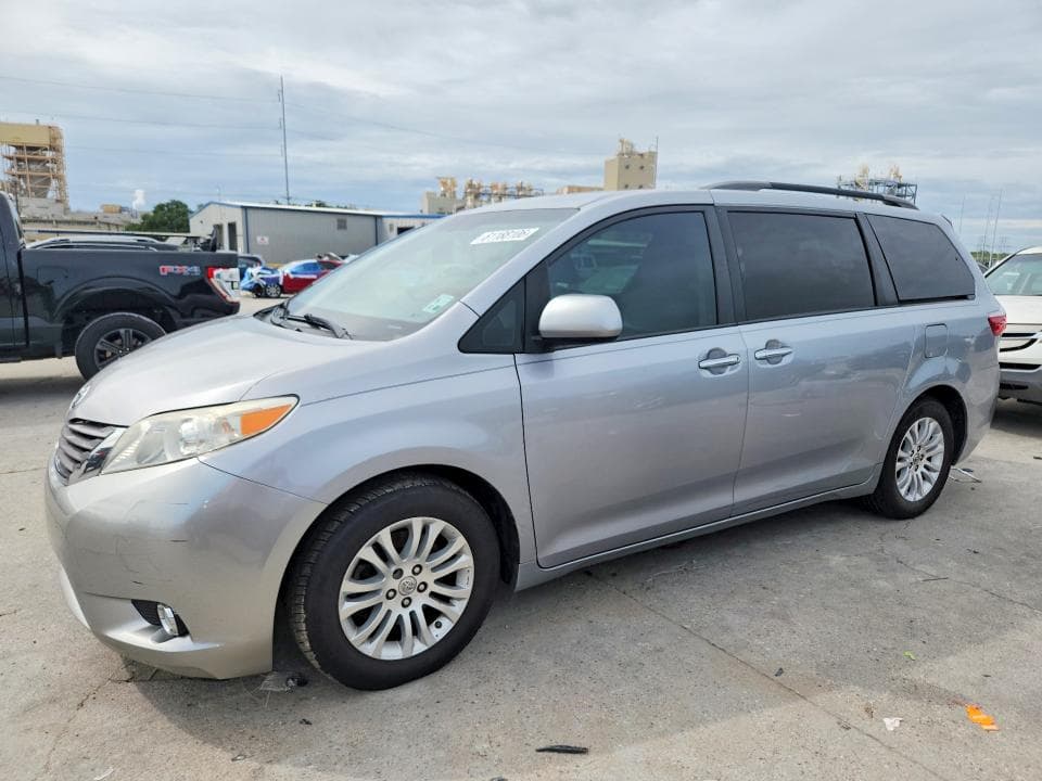 2017 TOYOTA SIENNA XLE 8-PASSENGER - 1