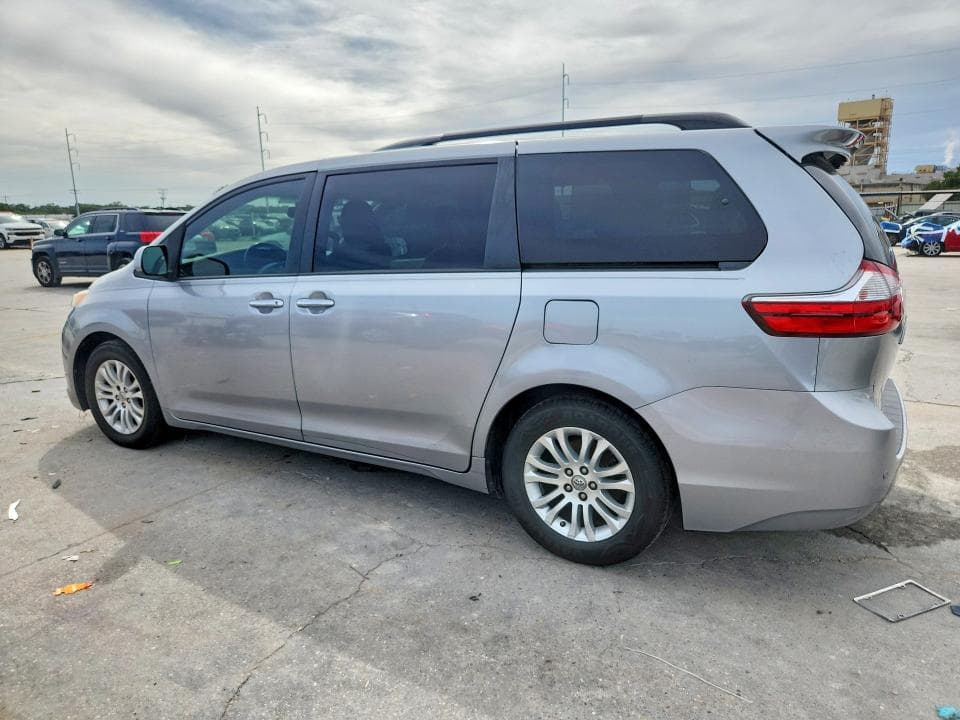 2017 TOYOTA SIENNA XLE 8-PASSENGER 2