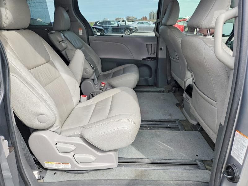 2017 TOYOTA SIENNA XLE 8-PASSENGER 11