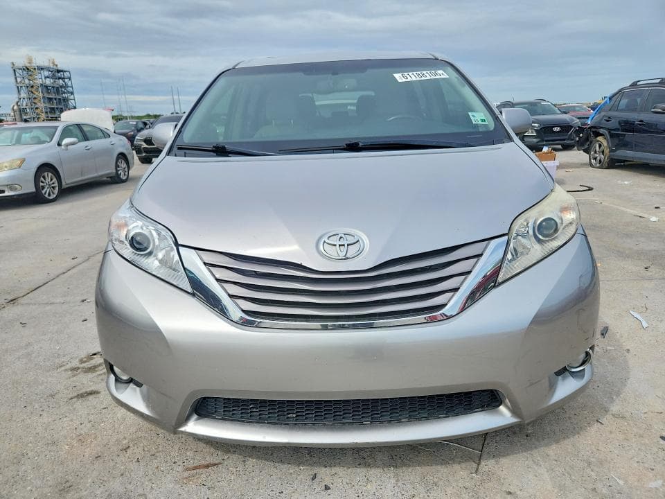 2017 TOYOTA SIENNA XLE 8-PASSENGER 5
