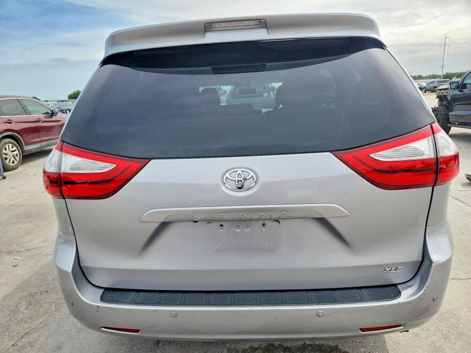 2017 TOYOTA SIENNA XLE 8-PASSENGER 6