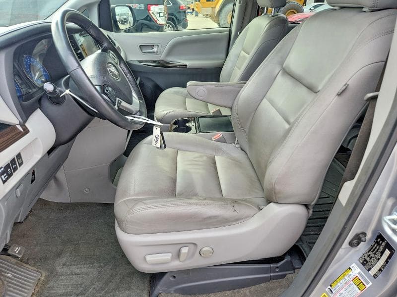 2017 TOYOTA SIENNA XLE 8-PASSENGER 7