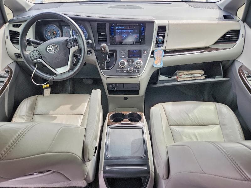 2017 TOYOTA SIENNA XLE 8-PASSENGER 8