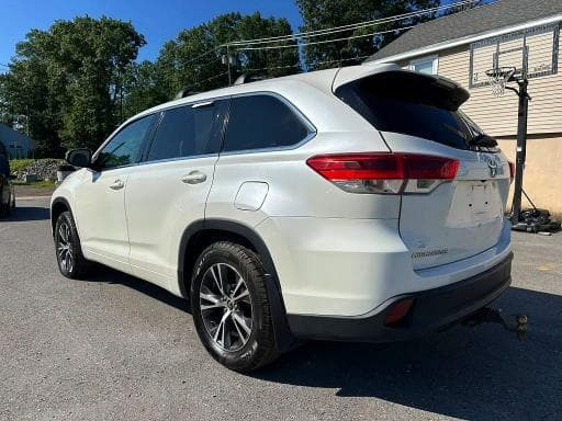2018 TOYOTA HIGHLANDER LE 2