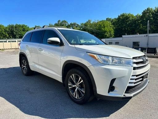 2018 TOYOTA HIGHLANDER LE 4