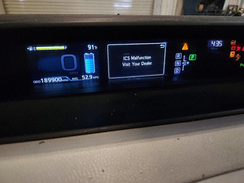 2018 TOYOTA PRIUS THREE 9