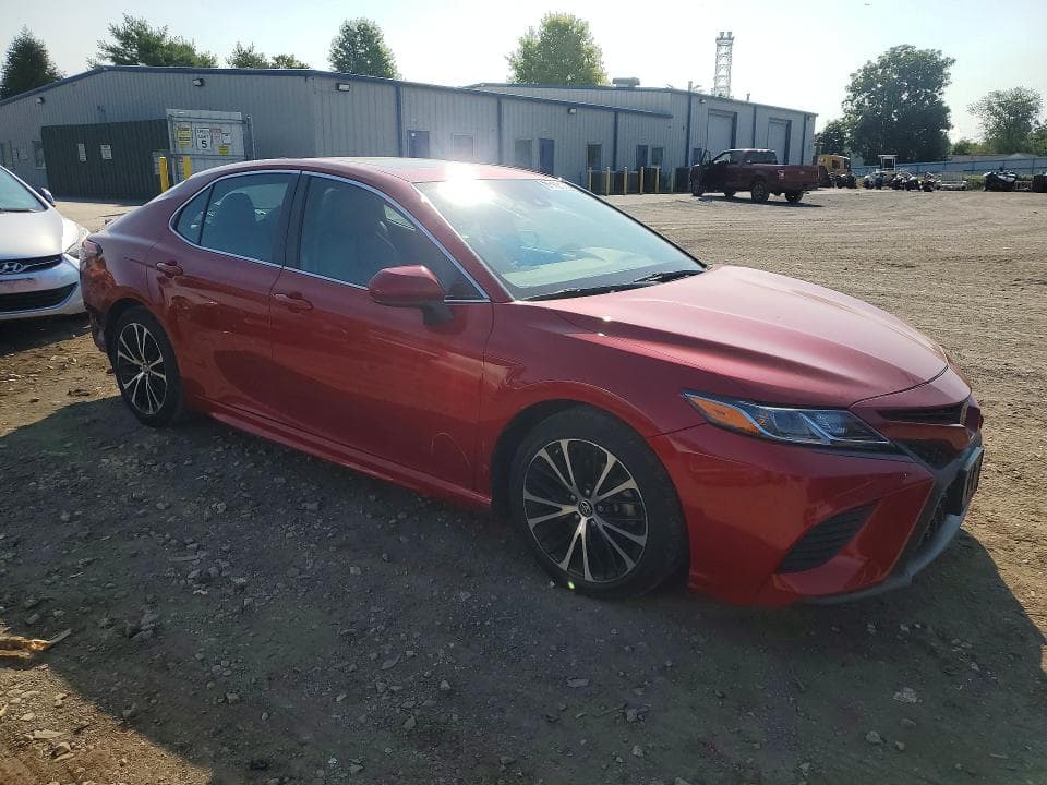 2019 TOYOTA CAMRY SE 4