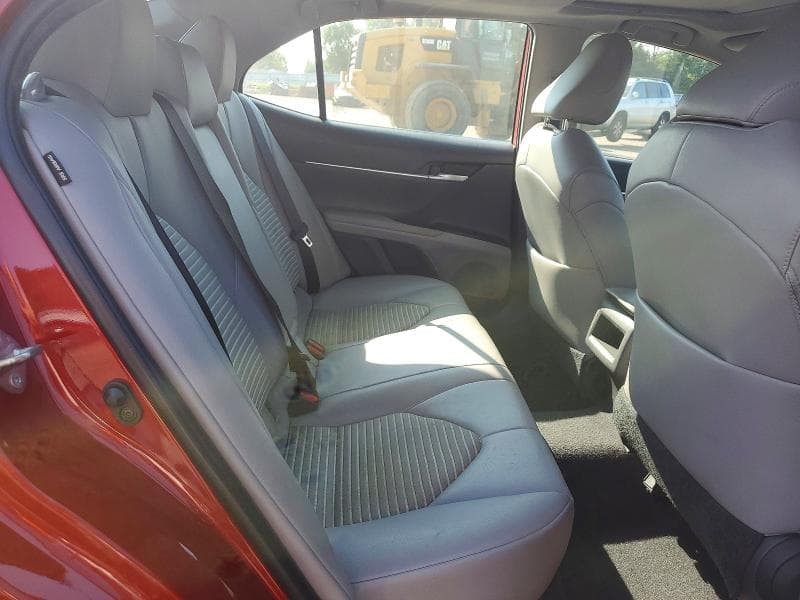 2019 TOYOTA CAMRY SE 10