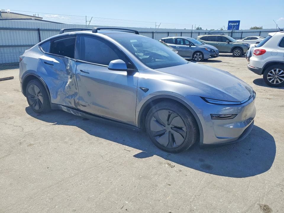 2026 TESLA MODEL Y 4