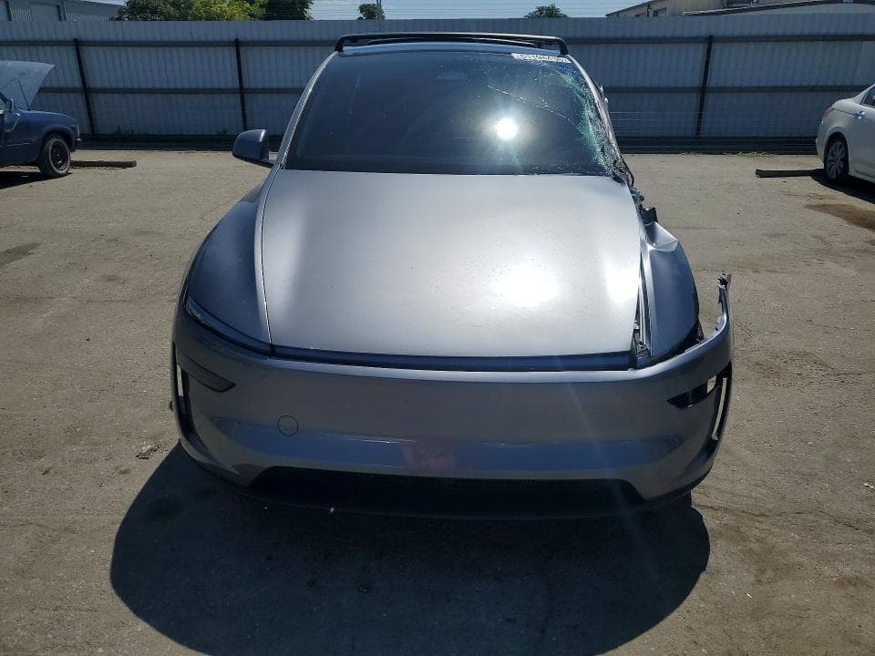 2026 TESLA MODEL Y 5