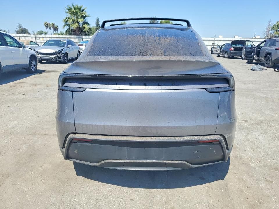 2026 TESLA MODEL Y 6