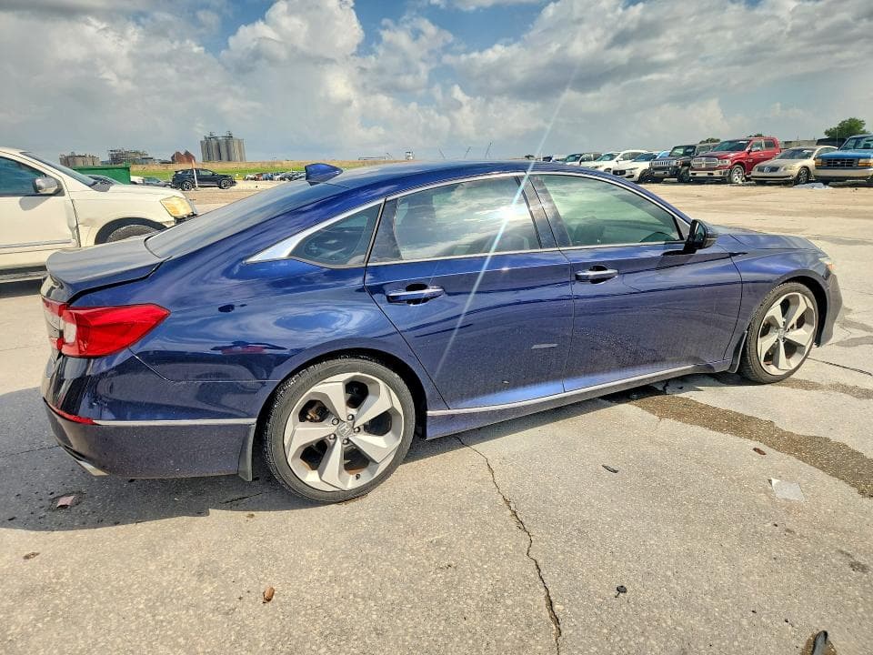 2018 HONDA ACCORD TOURING 3