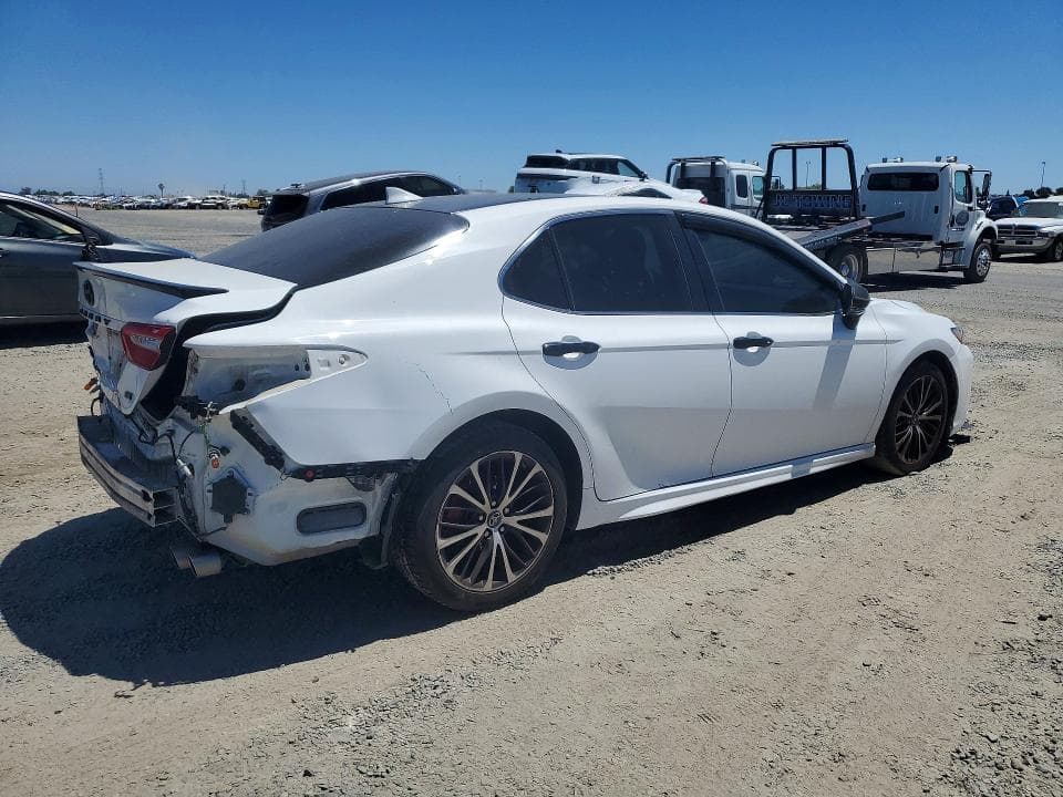 2019 TOYOTA CAMRY SE 3