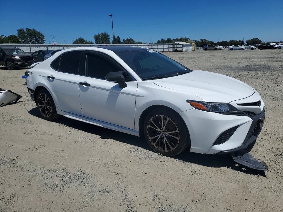 2019 TOYOTA CAMRY SE 4