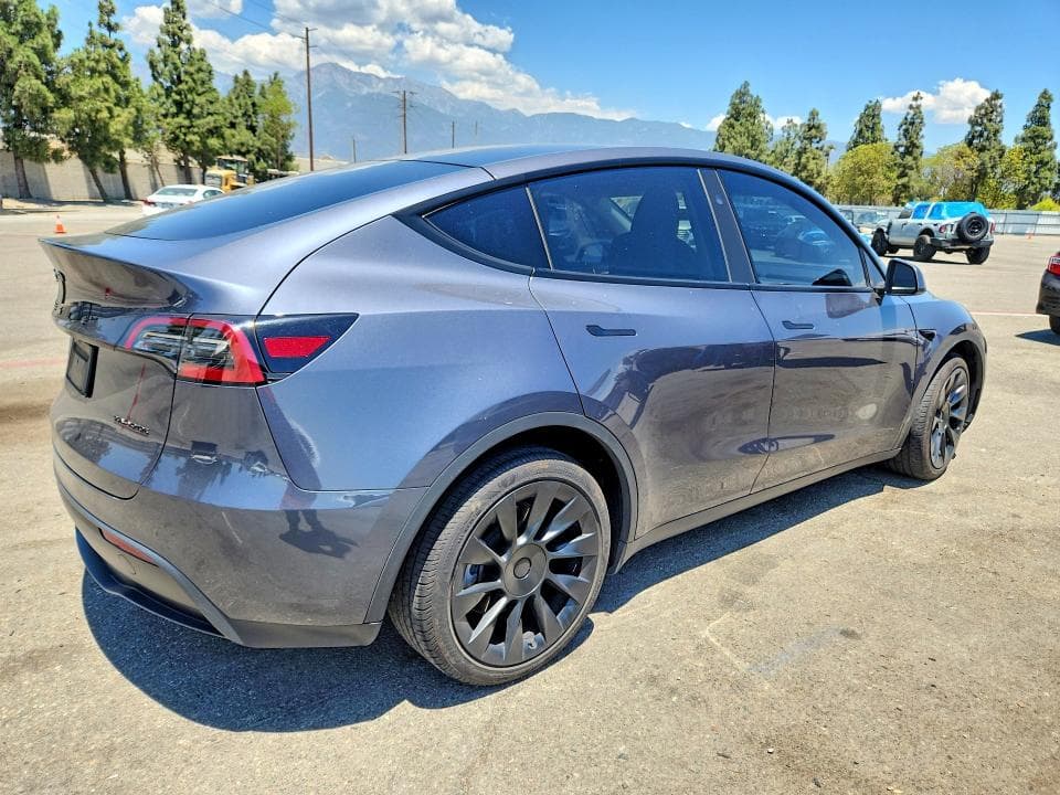 2023 TESLA MODEL Y 3