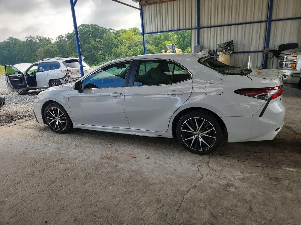 2022 TOYOTA CAMRY HYBRID SE 2