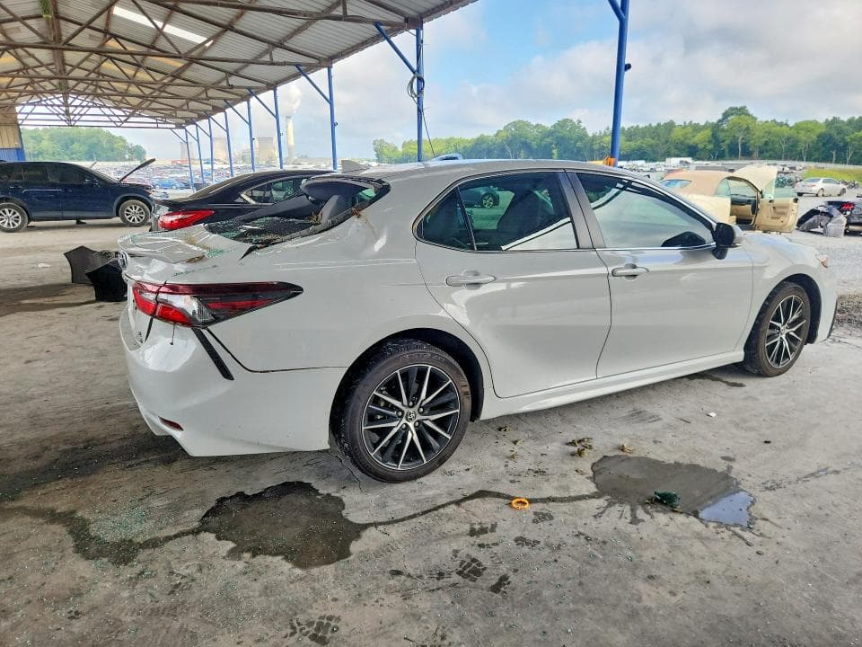 2022 TOYOTA CAMRY HYBRID SE 3