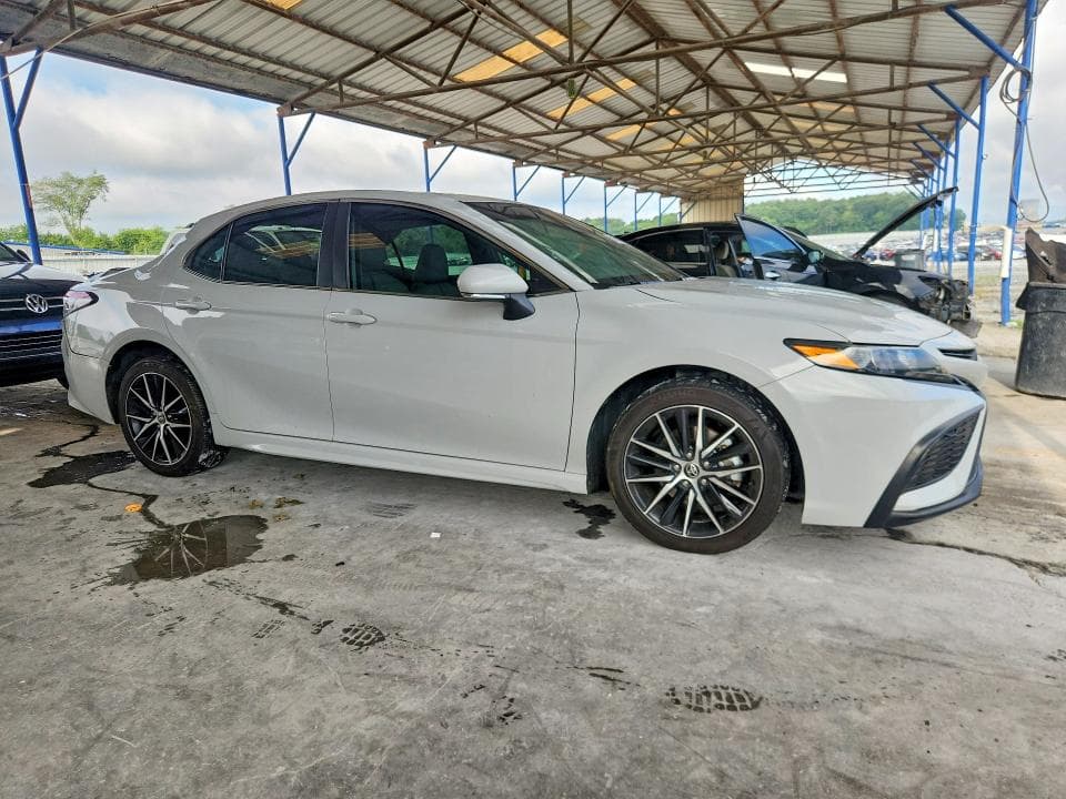 2022 TOYOTA CAMRY HYBRID SE 4