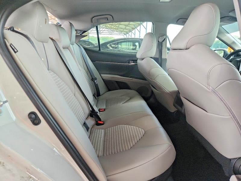 2022 TOYOTA CAMRY HYBRID SE 10
