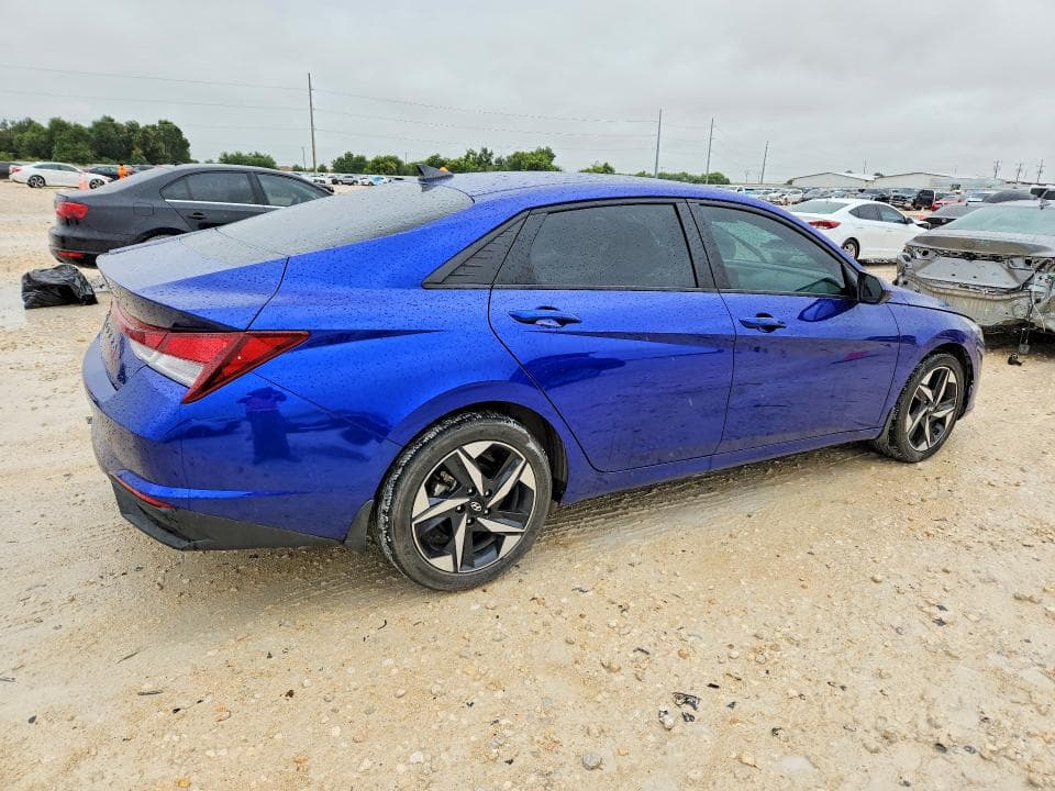 2023 HYUNDAI ELANTRA SEL 3