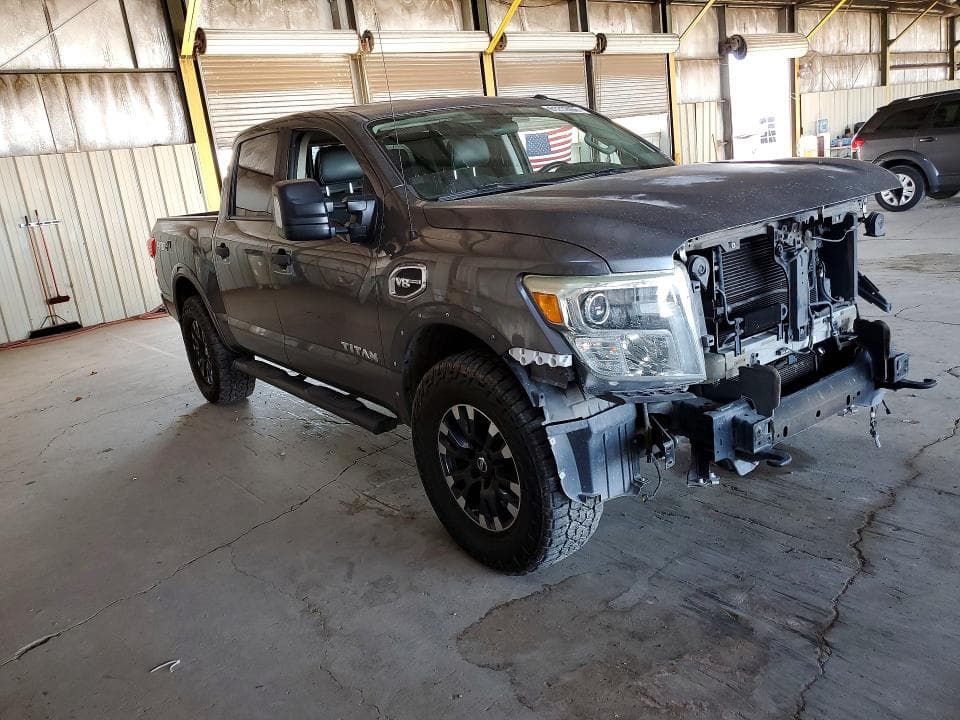 2017 NISSAN TITAN PRO-4X 4