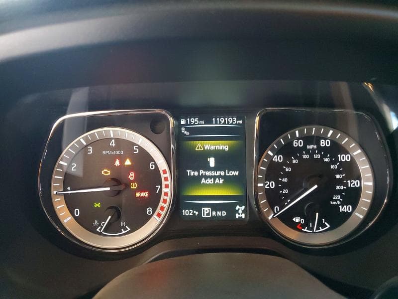 2017 NISSAN TITAN PRO-4X 9