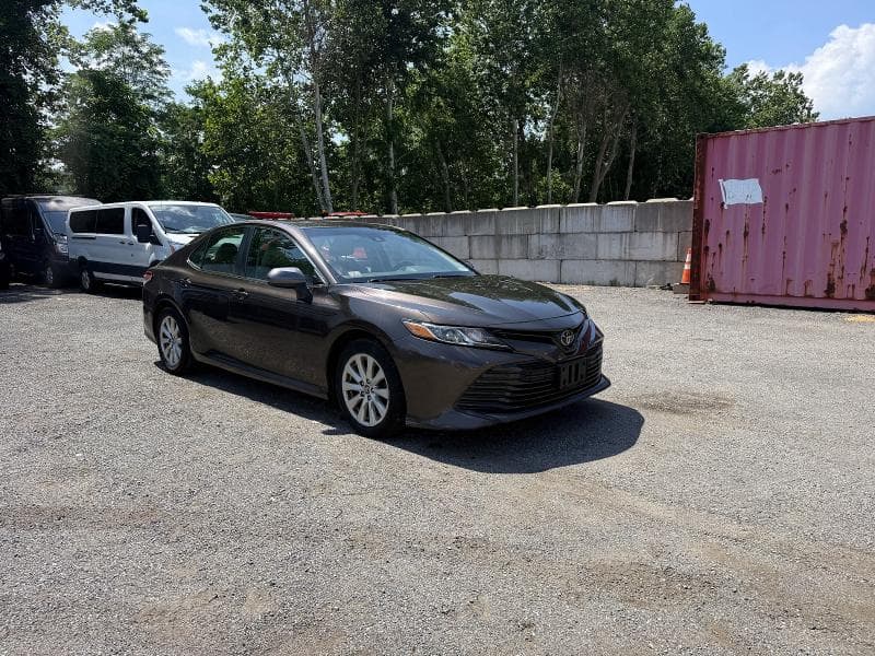 2018 TOYOTA CAMRY LE 1