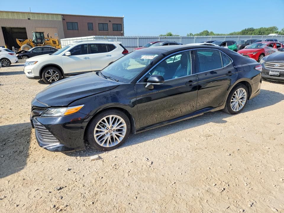 2020 TOYOTA CAMRY XLE - 1