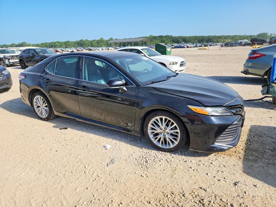 2020 TOYOTA CAMRY XLE 4