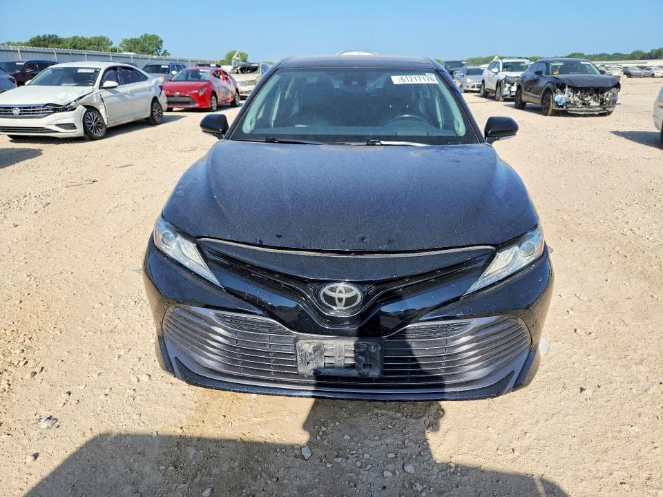 2020 TOYOTA CAMRY XLE 5